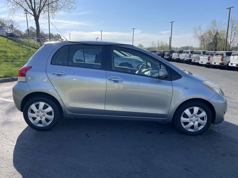 Used 2009 Toyota Yaris 4-Door Hatchback image 4