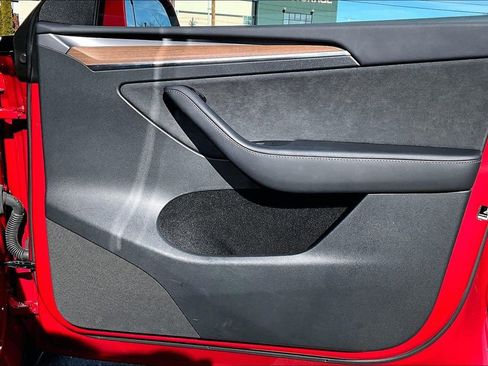 Used 2023 Tesla Model Y Long Range image 24