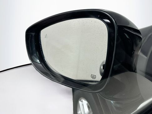 Used 2024 Chrysler Pacifica Touring-L image 16