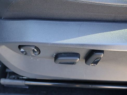 Used 2023 Volkswagen Tiguan SE R-Line image 33