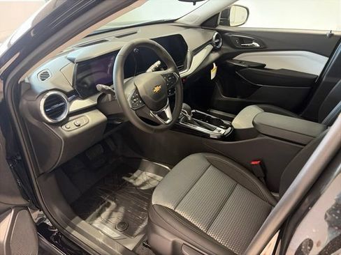 New 2026 Chevrolet Trax LT w/ Driver Confidence Package FWD image 8