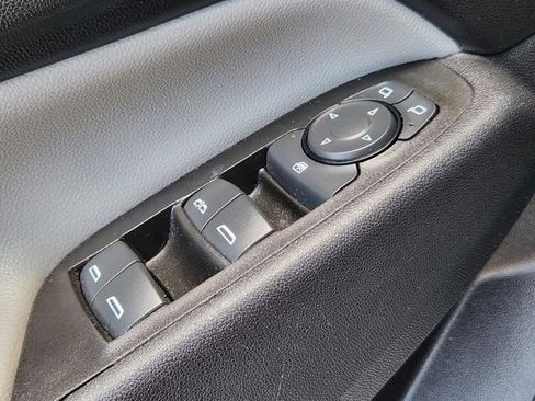 Used 2021 Chevrolet Equinox LT image 22