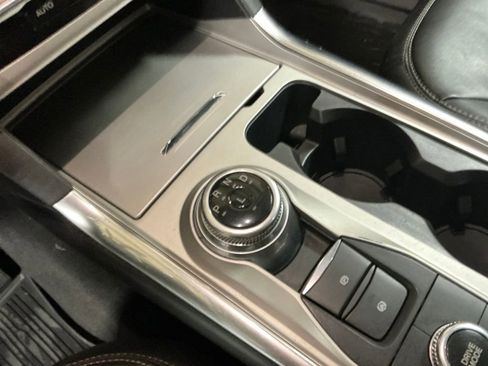 Used 2022 Ford Explorer XLT w/ Equipment Group 202A image 23