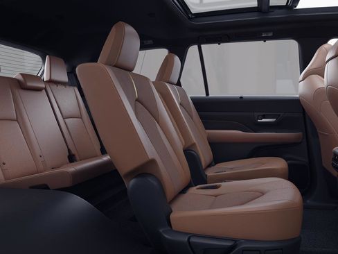 New 2026 Toyota Grand Highlander MAX Platinum image 2