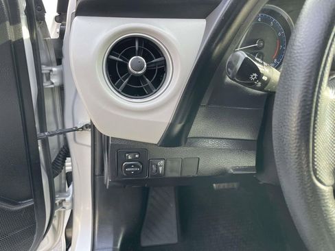 Used 2017 Toyota Corolla LE image 28