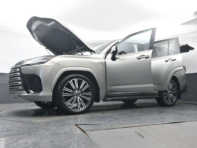 Used 2023 Lexus LX 600 4WD w/ Luxury Package image 53