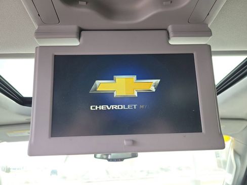 Used 2017 Chevrolet Suburban LT image 18