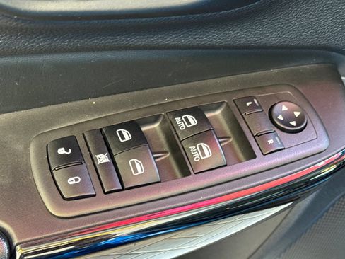 Used 2021 Jeep Cherokee Latitude Plus FWD image 14