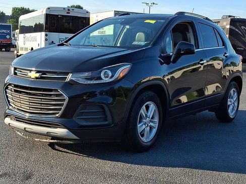 Used 2020 Chevrolet Trax LT w/ LT Convenience Package FWD image 6