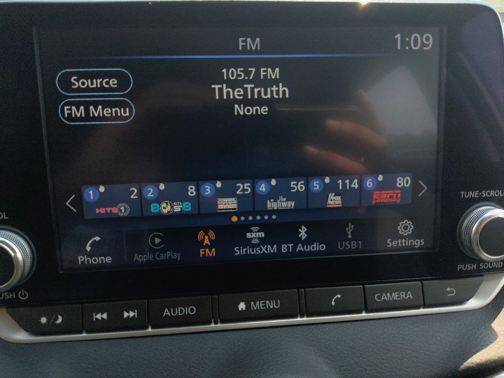 Used 2025 Nissan Sentra SV FWD image 25