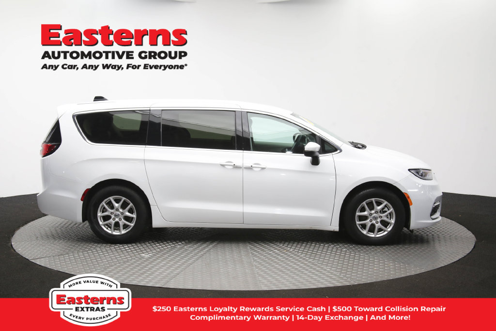 Used 2023 Chrysler Pacifica Touring-L FWD image 49