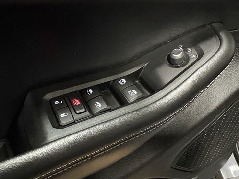 Used 2024 Jeep Grand Cherokee Altitude AWD/4WD image 13