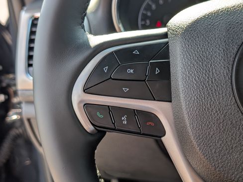 Used 2018 Jeep Grand Cherokee Altitude AWD/4WD image 20
