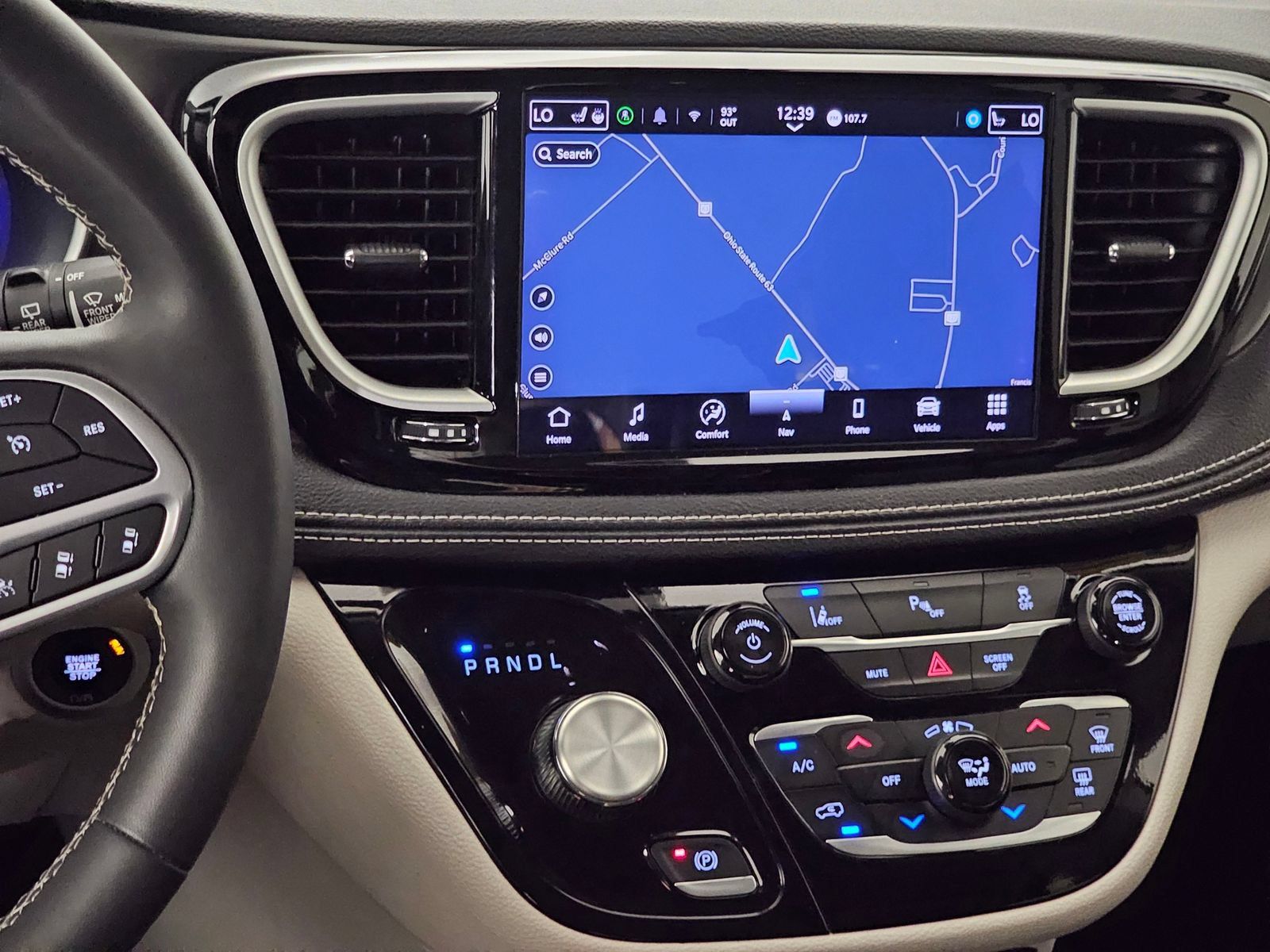 Used 2024 Chrysler Pacifica Limited FWD image 9