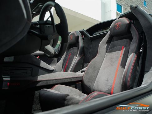 Used 2016 Lamborghini Aventador LP 700-4 image 23