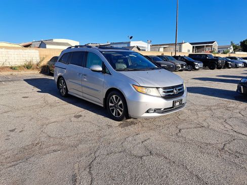 Used 2015 Honda Odyssey Touring image 3