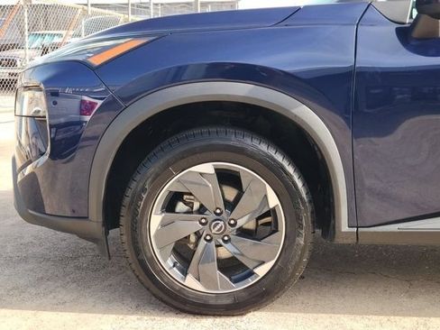 Used 2024 Nissan Rogue SV AWD/4WD image 8