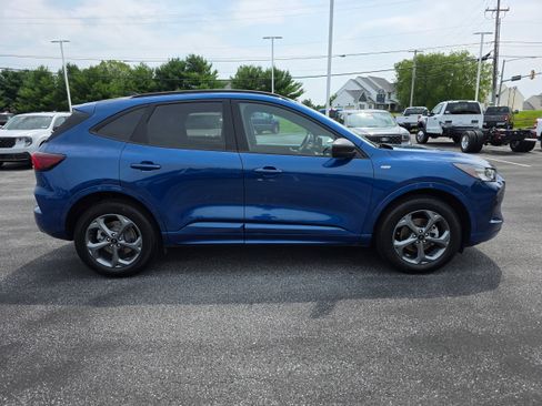Used 2023 Ford Escape ST-Line w/ Tech Pack #1 AWD/4WD image 6