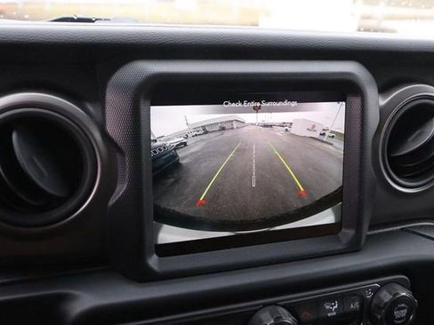 Used 2022 Jeep Wrangler Unlimited Sport image 17