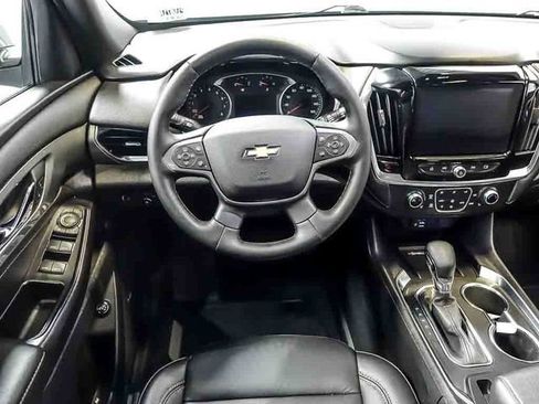 Used 2023 Chevrolet Traverse LT w/ LT Premium Package AWD/4WD image 18