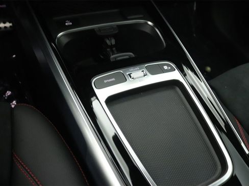 New 2025 Mercedes-Benz GLB 250 image 7