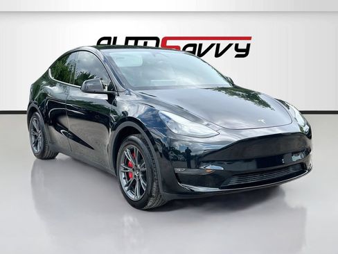 Used 2025 Tesla Model Y Long Range RWD image 1