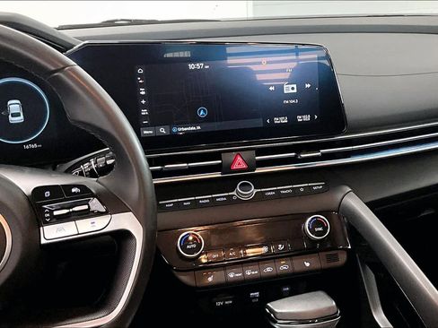 Used 2024 Hyundai Elantra SEL w/ Convenience Package image 13