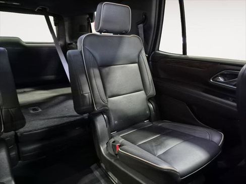 Used 2021 Chevrolet Tahoe Premier w/ Premium Package image 18