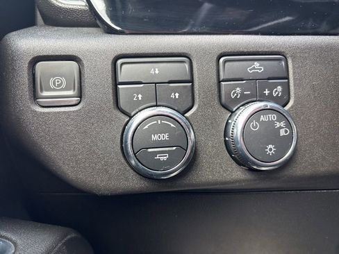 Used 2024 GMC Sierra 2500 SLE AWD/4WD image 16