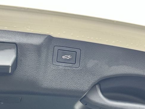 Used 2017 Hyundai Santa Fe Limited image 29