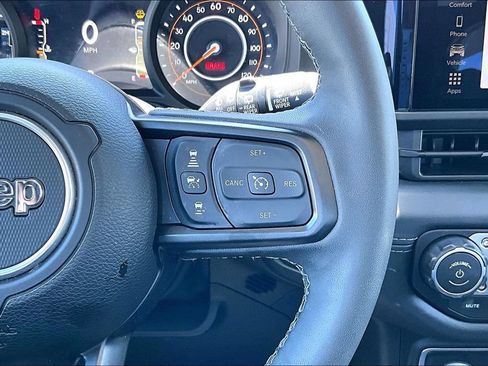 Certified 2025 Jeep Wrangler Unlimited Rubicon w/ Convenience Group AWD/4WD image 7