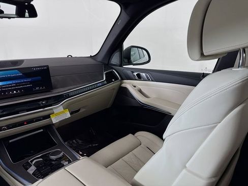 New 2026 BMW X5 xDrive50e image 24