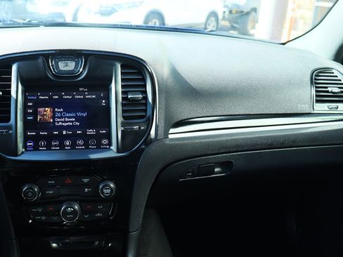 Used 2018 Chrysler 300 S image 44