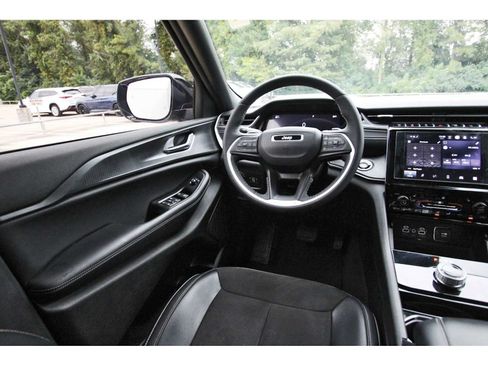 Used 2023 Jeep Grand Cherokee L Laredo AWD/4WD image 6