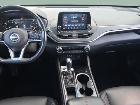 Used 2024 Nissan Altima 2.5 SR FWD image 12