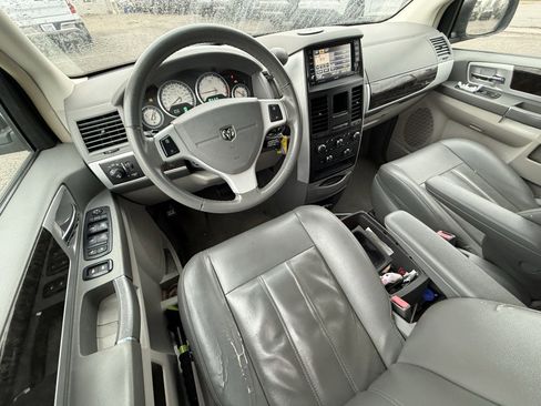 Used 2010 Dodge Grand Caravan SXT image 14
