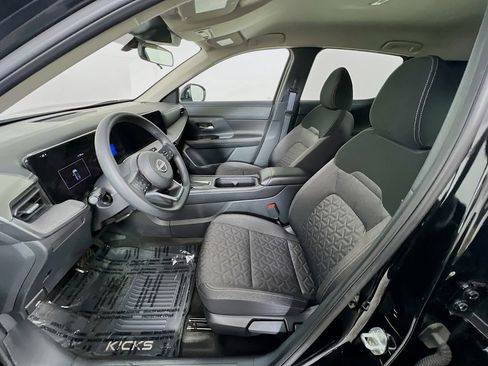 Used 2025 Nissan Kicks SV image 17