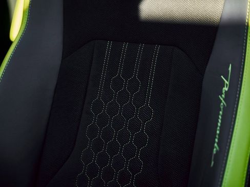 Used 2024 Lamborghini Urus Performante AWD/4WD image 52
