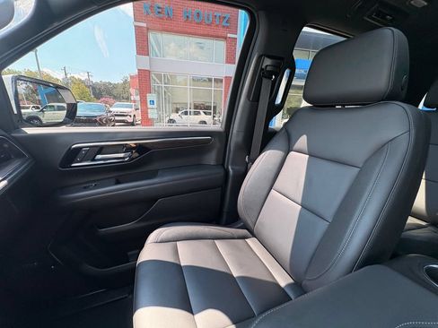 Used 2026 Chevrolet Tahoe Z71 w/ Comfort Package AWD/4WD image 11