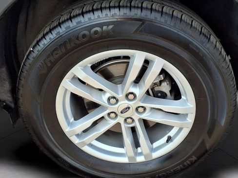Used 2024 Ford Explorer XLT w/ Equipment Group 202A AWD/4WD image 8