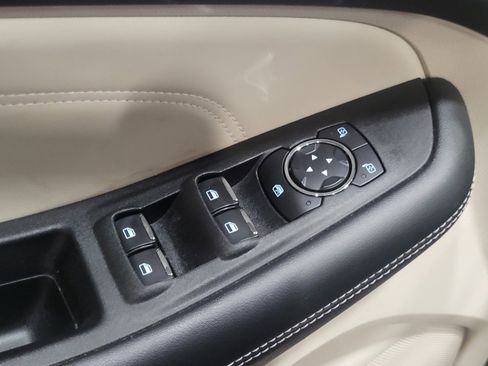 Used 2022 Ford Edge Titanium image 27