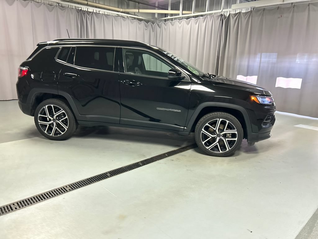 Used 2025 Jeep Compass Limited AWD/4WD image 8