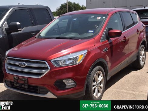 Used 2019 Ford Escape SE FWD image 1
