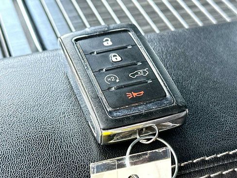 Used 2023 Jeep Wagoneer L Series II AWD/4WD image 29