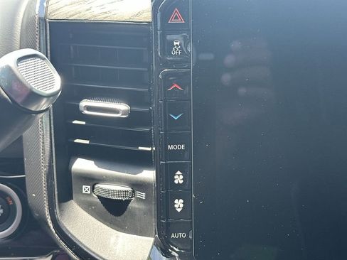 Used 2025 RAM 2500 Limited AWD/4WD image 30