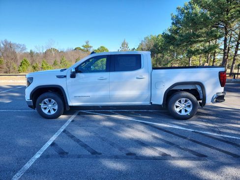 New 2026 GMC Sierra 1500 SLE image 2