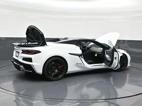Used 2025 Chevrolet Corvette Z06 image 30
