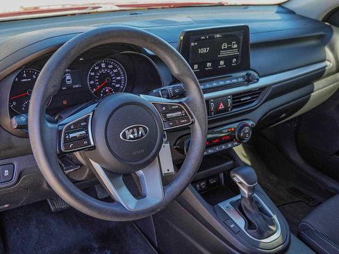 Used 2019 Kia Forte LXS image 9