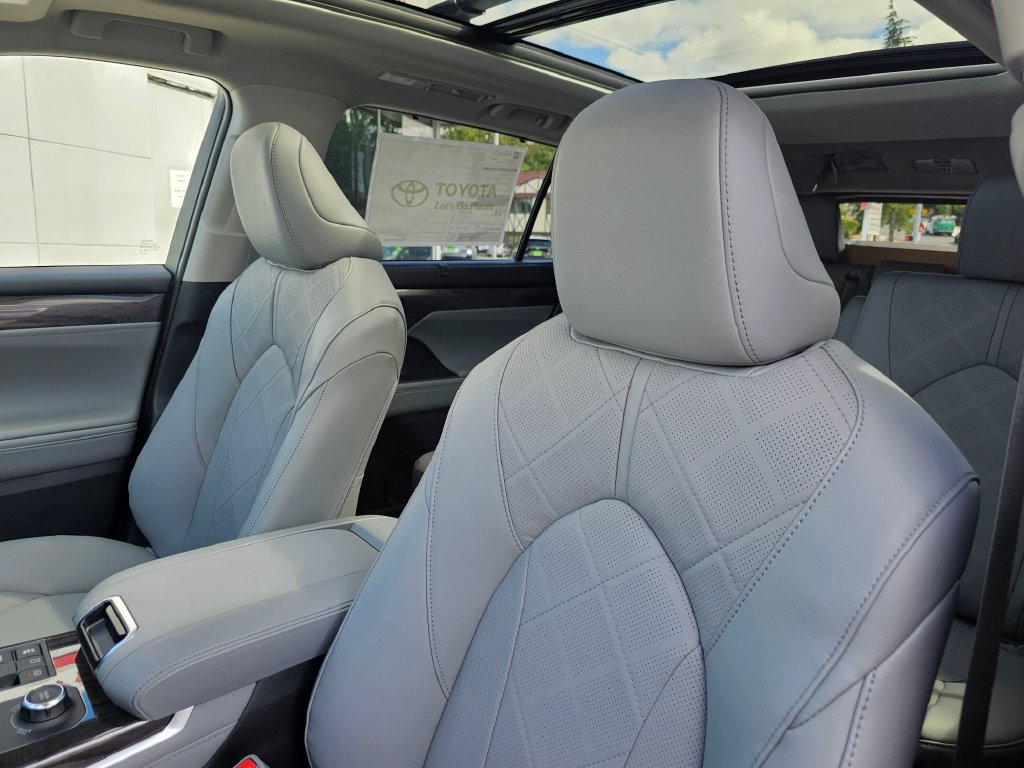 New 2026 Toyota Highlander Platinum AWD/4WD image 22