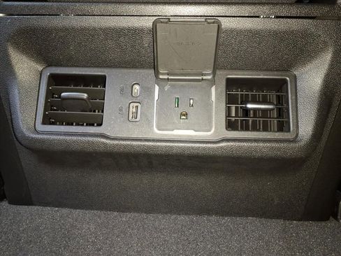 Used 2023 GMC Sierra 1500 SLE image 17